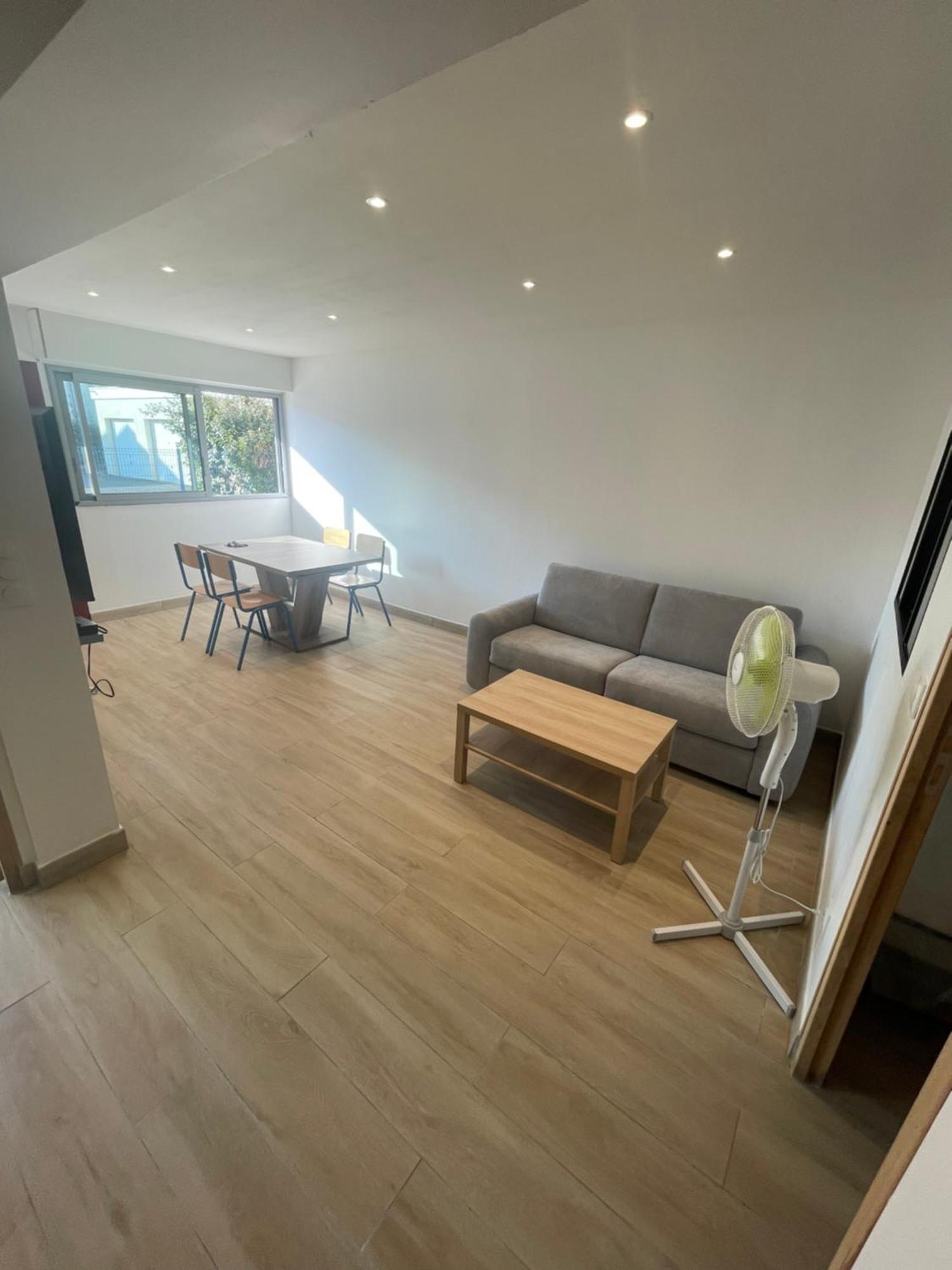 Appartement Ou Studio En Hyper Centre, Pour La Plage Et La Rue Pietonne Il Suffit De Traverser La Rue , Voir La Photo Principale 安德诺莱斯贝恩 外观 照片